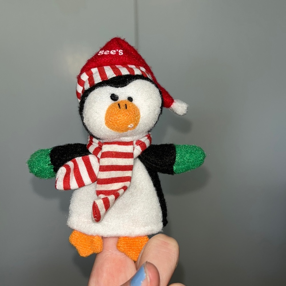 FREE Penguin Finger Puppet WITH BUNDLE - Picture 1 of 2